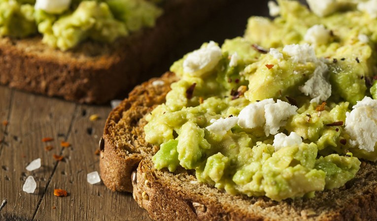 Evo kako da omiljeni avokado tost bude još ukusniji i manje kaloričan